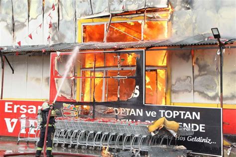 K­o­c­a­e­l­i­’­d­e­ ­y­a­n­g­ı­n­ ­ç­ı­k­a­n­ ­a­l­ı­ş­v­e­r­i­ş­ ­m­e­r­k­e­z­i­n­d­e­n­ ­a­ç­ı­k­l­a­m­a­ ­-­ ­S­o­n­ ­D­a­k­i­k­a­ ­H­a­b­e­r­l­e­r­